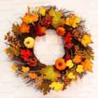 Livingandhome Rustic Battery Operated LED Lighted Fall Wreath Front Door Decor with Artificial Maple Leaves 60cm